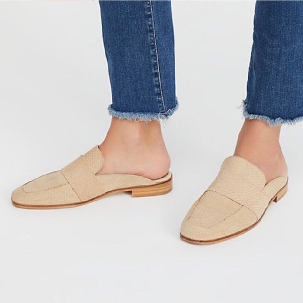 Free People Womens Tan At Ease Slip On Mules Snake Embossed Size 7.5 - Picture 1 of 10